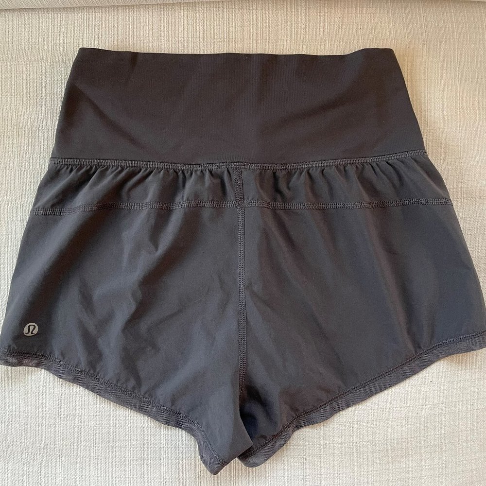 lululemon athletica - high waisted shorts w/ liner - size 4 -EXCELLENT CONDITION